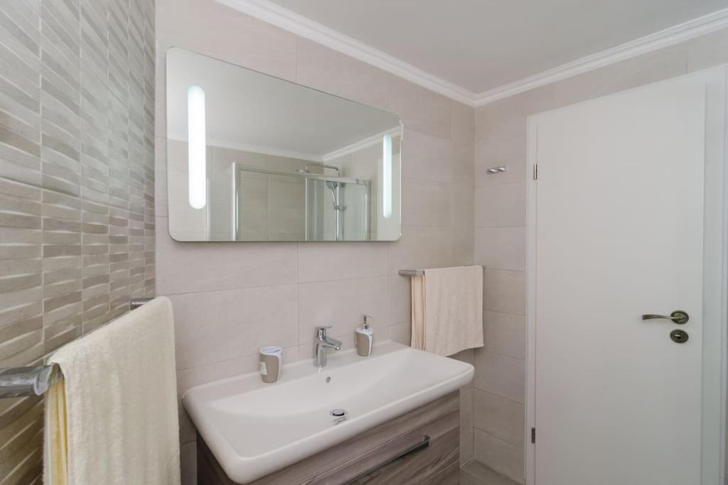 דוברובניק Sea View Apartment 10 Minutes Walk From Old City מראה חיצוני תמונה